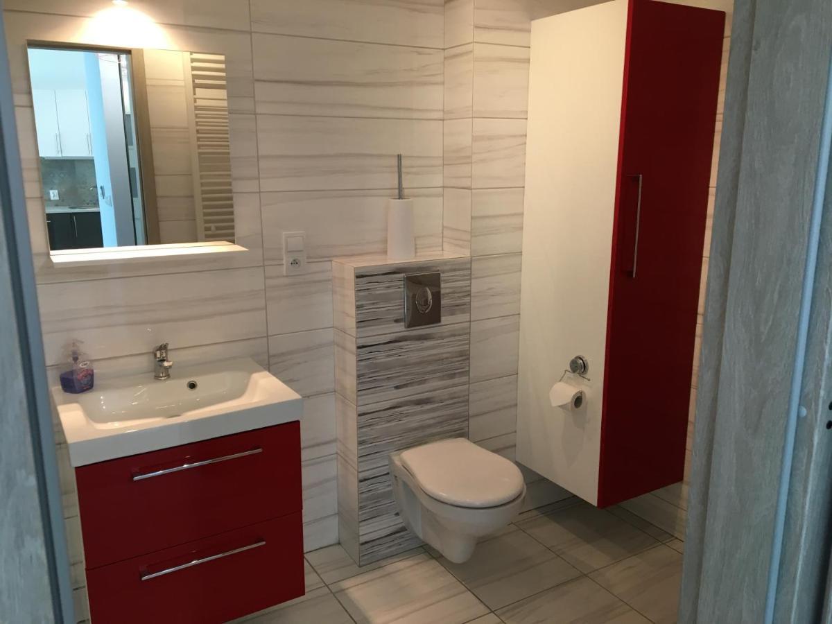 1 Tyskie Apartamenty Z Ogrodkiem Tychy Exteriér fotografie