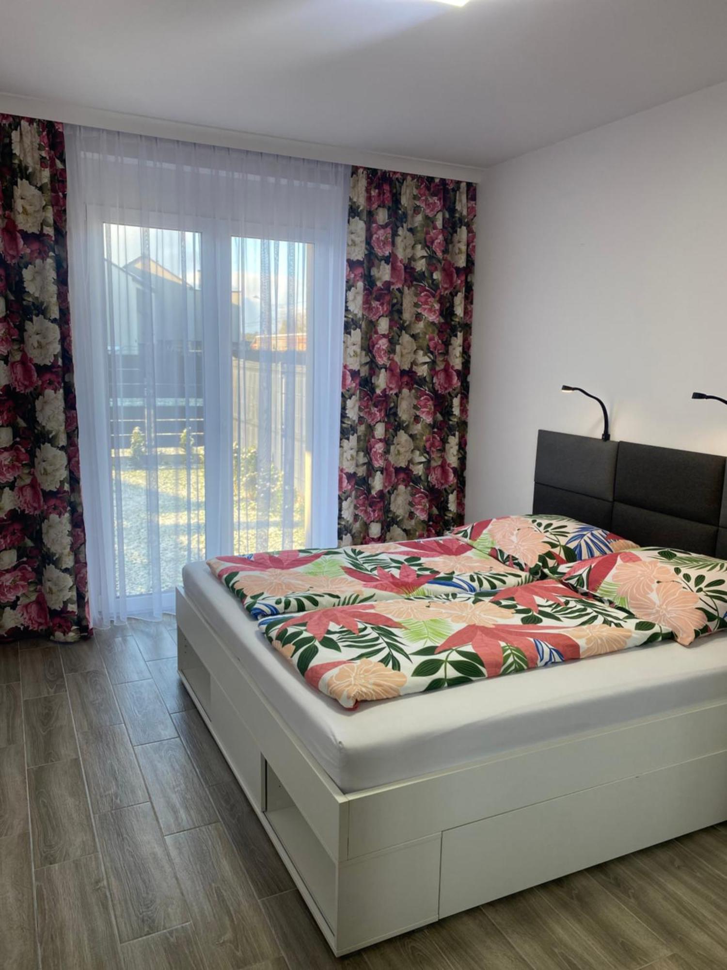 1 Tyskie Apartamenty Z Ogrodkiem Tychy Exteriér fotografie