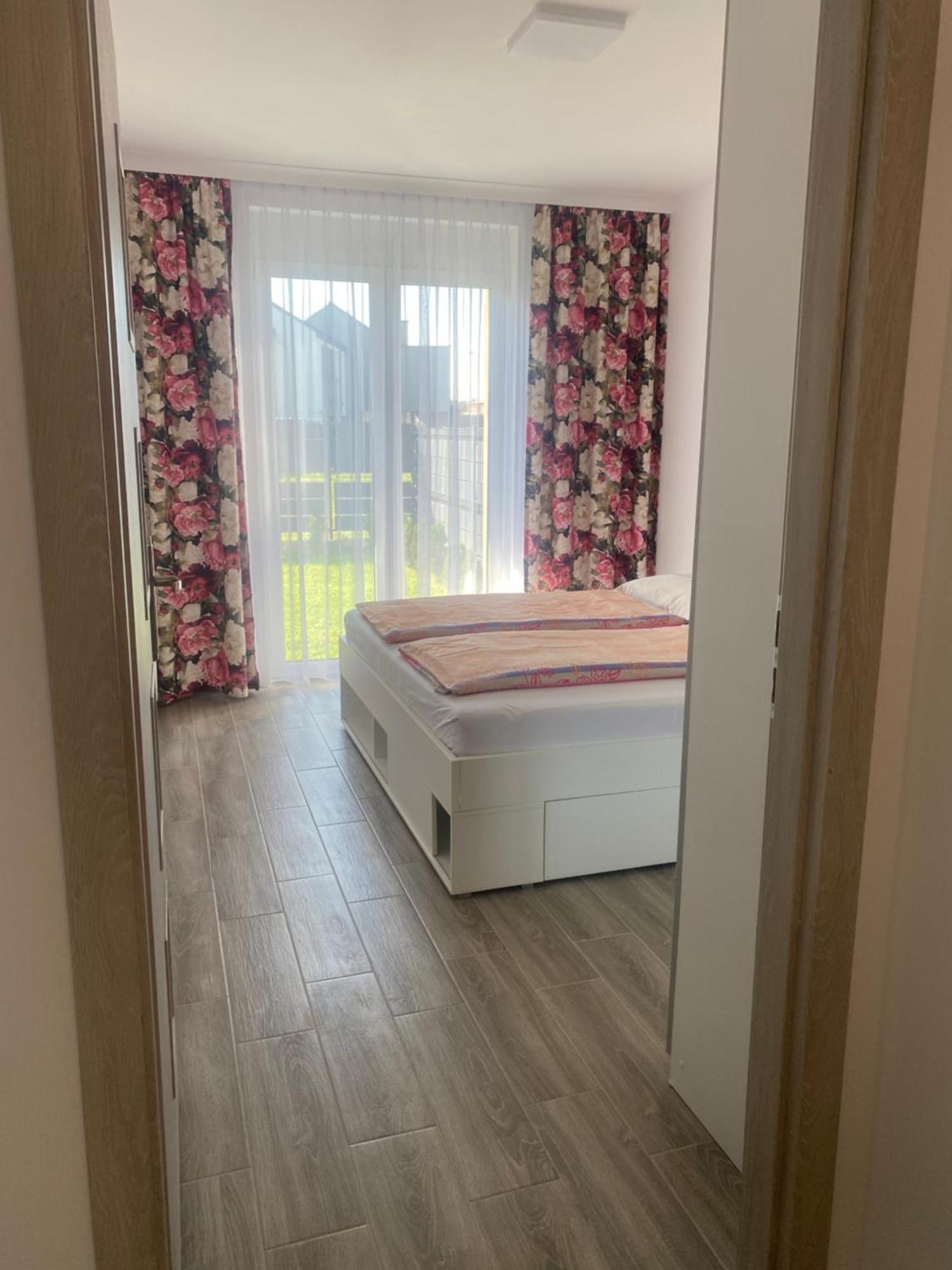 1 Tyskie Apartamenty Z Ogrodkiem Tychy Exteriér fotografie
